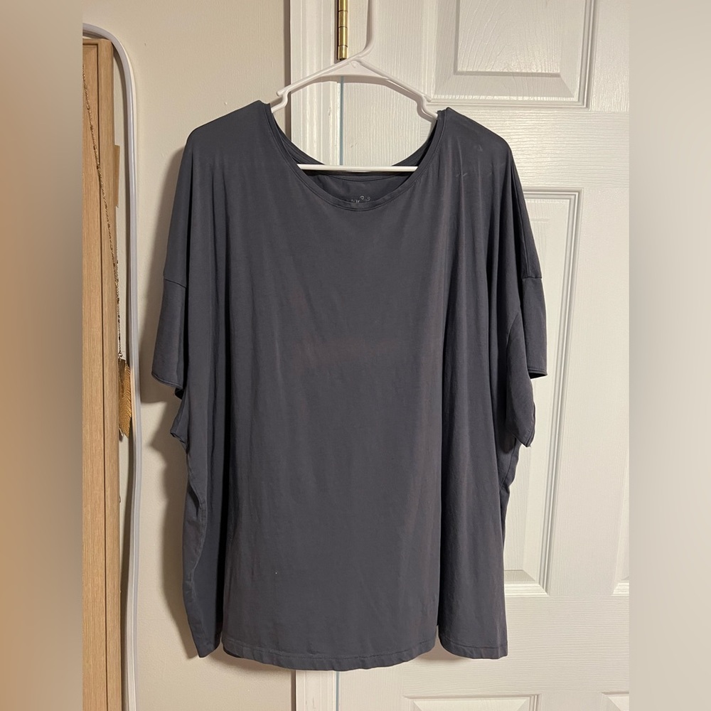 Gray/blue tshirt